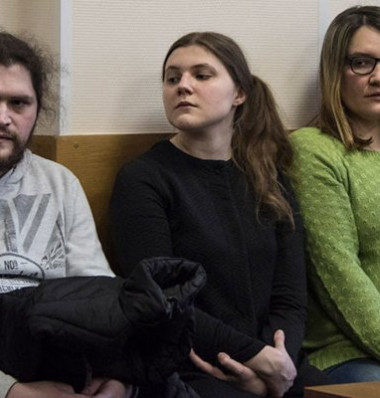 Фигуранты дела «Нового величия» Павел Ребровский, Анна Павликова и Мария Дубовик в суде / Фото: Виктория Одиссонова, «Новая газета»